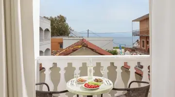 Bella Vista Beach Hotel and Studios