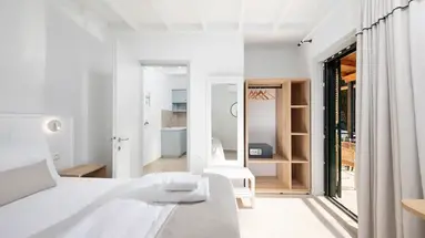 Bella Vista Beach Hotel and Studios