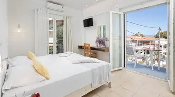 Bella Vista Beach Hotel and Studios
