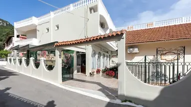 Bella Vista Beach Hotel and Studios