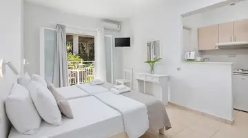 Bella Vista Beach Hotel and Studios