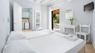 Bella Vista Beach Hotel and Studios