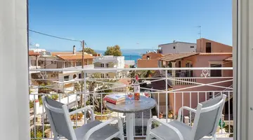 Bella Vista Beach Hotel and Studios