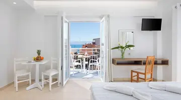 Bella Vista Beach Hotel and Studios
