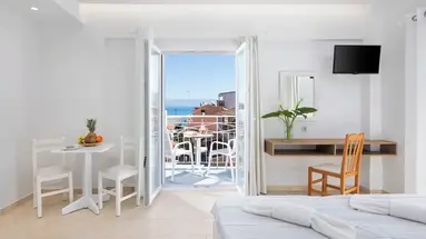 Bella Vista Beach Hotel and Studios