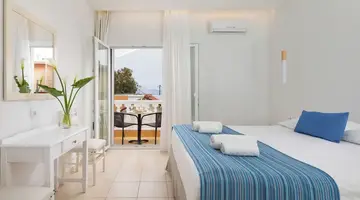 Bella Vista Beach Hotel and Studios