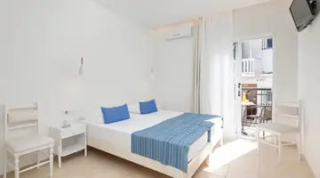 Bella Vista Beach Hotel and Studios