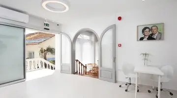 Bella Vista Beach Hotel and Studios