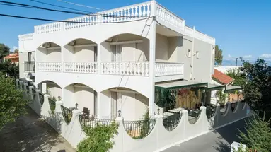 Bella Vista Beach Hotel and Studios