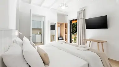 Bella Vista Beach Hotel and Studios