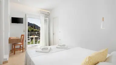 Bella Vista Beach Hotel and Studios
