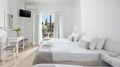 Bella Vista Beach Hotel and Studios