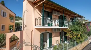 Bella Vista Beach Hotel and Studios