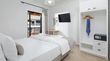 Bella Vista Beach Hotel and Studios