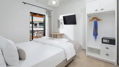 Bella Vista Beach Hotel and Studios