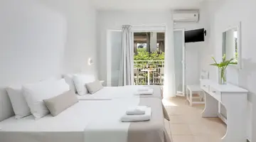 Bella Vista Beach Hotel and Studios