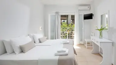 Bella Vista Beach Hotel and Studios