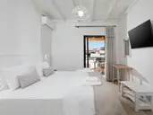 Bella Vista Beach Hotel and Studios