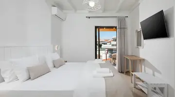 Bella Vista Beach Hotel and Studios