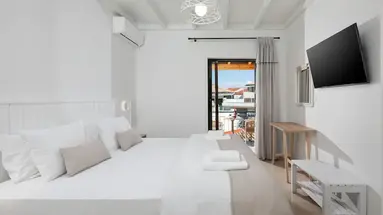 Bella Vista Beach Hotel and Studios
