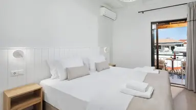 Bella Vista Beach Hotel and Studios