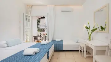 Bella Vista Beach Hotel and Studios