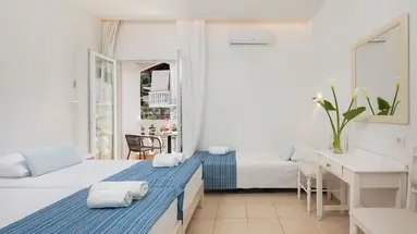 Bella Vista Beach Hotel and Studios