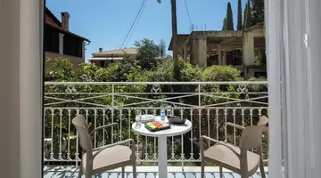 Bella Vista Beach Hotel and Studios