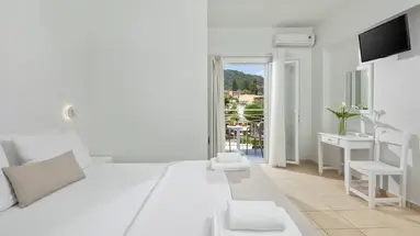Bella Vista Beach Hotel and Studios