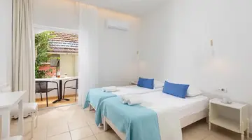 Bella Vista Beach Hotel and Studios