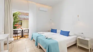 Bella Vista Beach Hotel and Studios