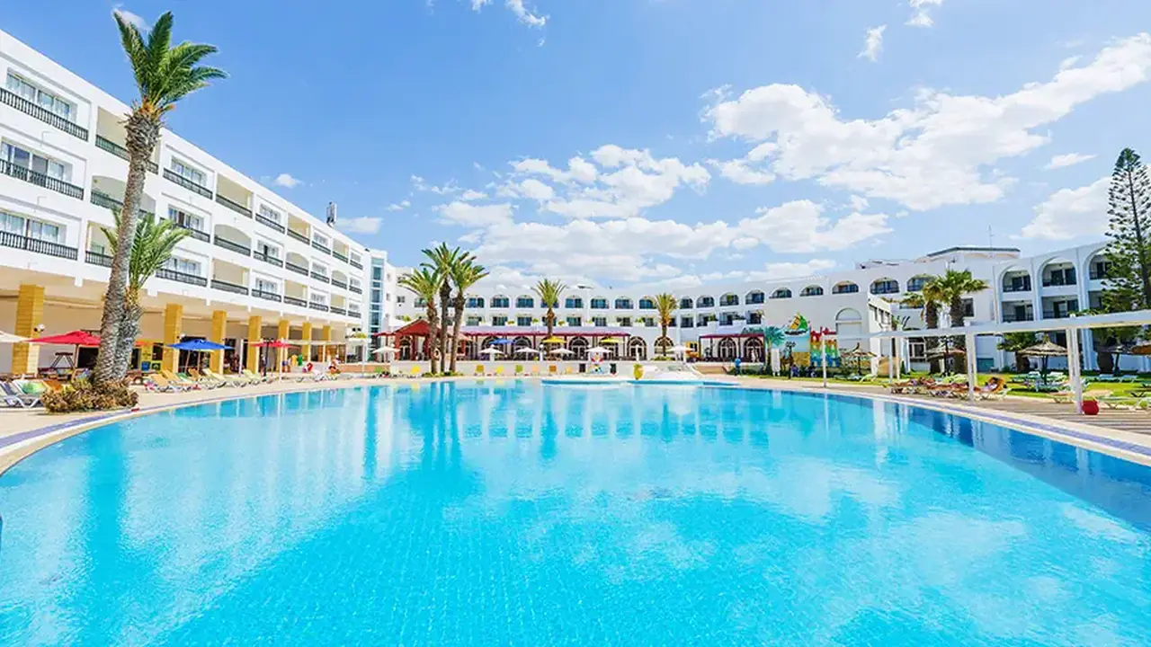 BELLA VISTA FAMILY RESORT (ex. LE SOLEIL BELLA VIS