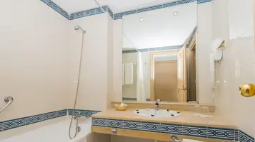 Bella Vista Family Resort(Ex:Le Soleil Bella Vista Resort)