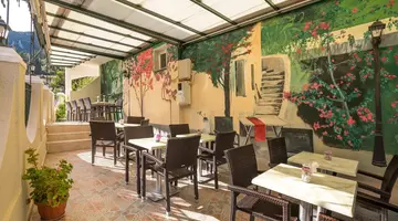Bella Vista Hotel and Studios