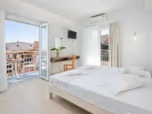 Bella Vista Hotel and Studios