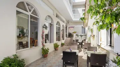 Bella Vista Hotel and Studios
