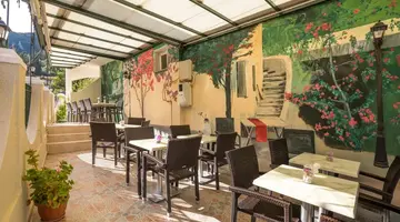 Bella Vista Hotel and Studios