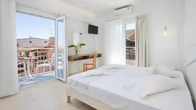 Bella Vista Hotel and Studios