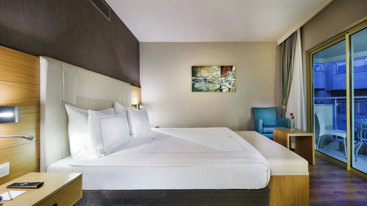 BELLIS DELUXE HOTEL