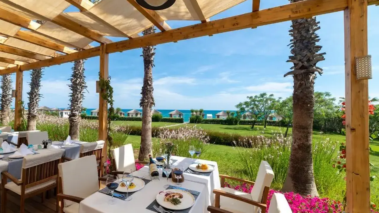 BELLIS DELUXE HOTEL