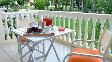 BELUSSI BEACH HOTEL