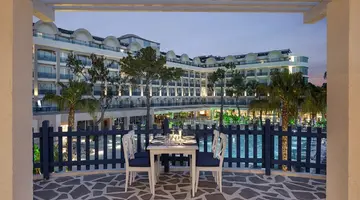 BERRY BLUE HOTEL