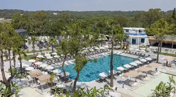 BERRY BLUE HOTEL
