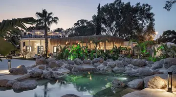 BERRY BLUE HOTEL