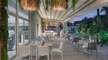 BERRY BLUE HOTEL