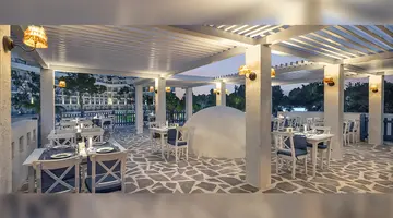 BERRY BLUE HOTEL