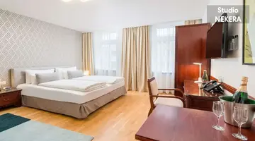 Best Western Plus Celebrity Suites