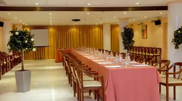BEVERLY PARK HOTEL & SPA