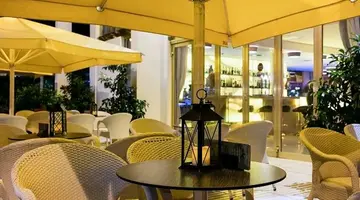 BEVERLY PARK HOTEL & SPA