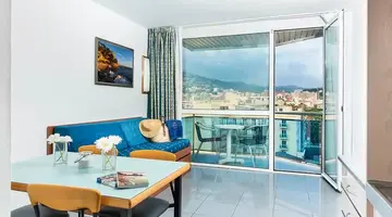 Blau Apartments
